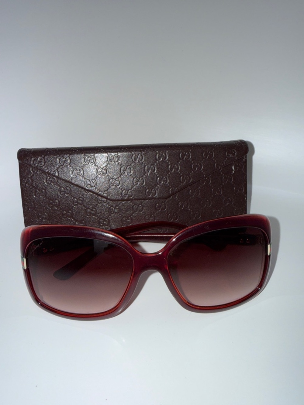 Authentic Gucci Red Sunglasses       Gradient Lenses Logo Detailing - Picture 2 of 7